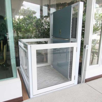 ผลงานการติดตั้งลิฟท์โรงแรมแบบครึ่งท่อน ที่ โรงแรม Hill Fresco พัทยา