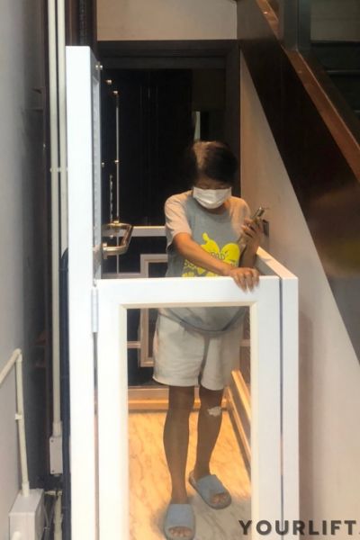 ผลงานการติดตั้งลิฟท์บ้านแบบครึ่งตัว (ขนาดเล็ก)