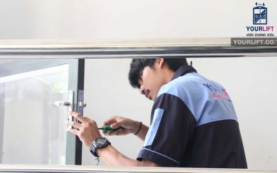 ผลงานการติดตั้งลิฟท์บ้านแบบครึ่งท่อน ที่ โรงแรมบลูสกาย (พัทยาเหนือ)