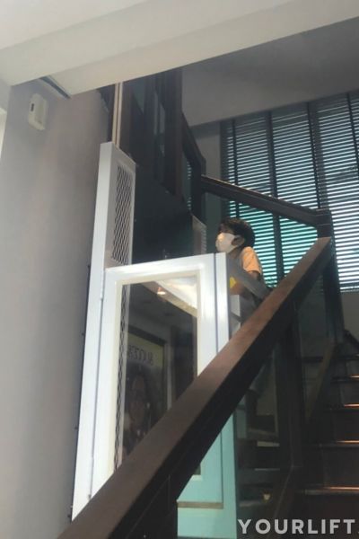 ผลงานการติดตั้งลิฟท์บ้านแบบครึ่งตัว (ขนาดเล็ก)