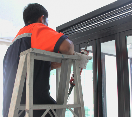 ทีมงานผู้เชี่ยวชาญด้านลิฟท์บ้าน