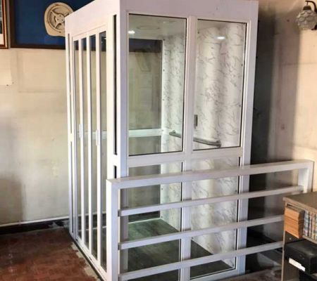 ผลงานลิฟท์บ้านแบบครึ่งท่อน ที่ กรุงเทพฯ วัชรพล