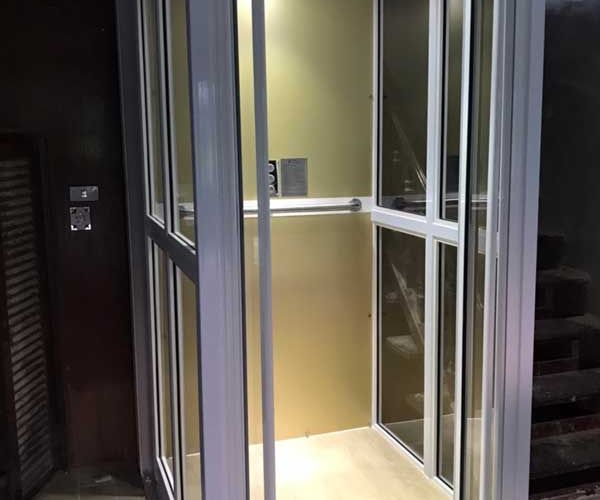 ผลงานการติดตั้งลิฟท์บ้านแบบมาตรฐาน ที่ บางบัวทอง